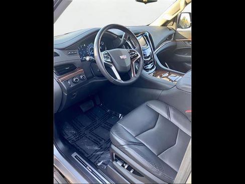 Used 2020 Cadillac Escalade Premium Luxury AWD/4WD image 12