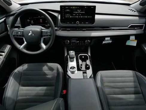 Used 2025 Mitsubishi Outlander SE AWD/4WD image 13