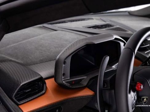 Used 2025 Lamborghini Revuelto AWD/4WD image 38