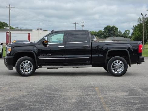 Used 2019 GMC Sierra 2500 Denali w/ Duramax Plus Package AWD/4WD image 4