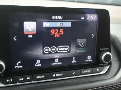 Used 2023 Nissan Rogue SV AWD/4WD image 17