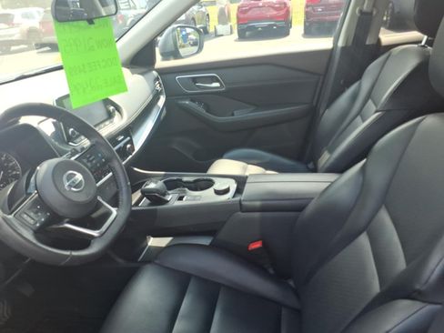 Used 2021 Nissan Rogue SV w/ Premium Package AWD/4WD image 7