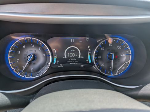 Used 2024 Chrysler Pacifica Touring-L FWD image 29