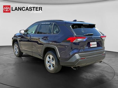 Used 2022 Toyota RAV4 XLE w/ Convenience Package FWD image 5
