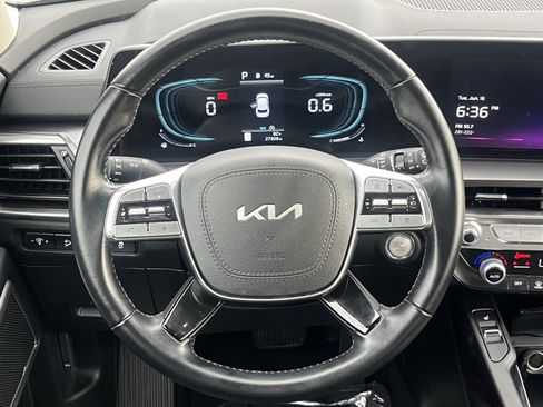 Used 2025 Kia Telluride S AWD/4WD image 18