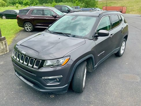Used 2019 Jeep Compass Latitude w/ Popular Equipment Group AWD/4WD image 5