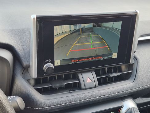 Used 2025 Toyota RAV4 XLE FWD image 12