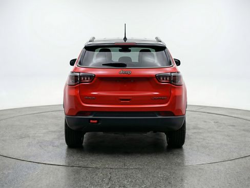 Used 2025 Jeep Compass Trailhawk AWD/4WD image 7