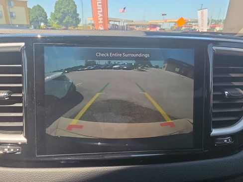 Used 2023 Chrysler Pacifica Touring-L FWD image 24