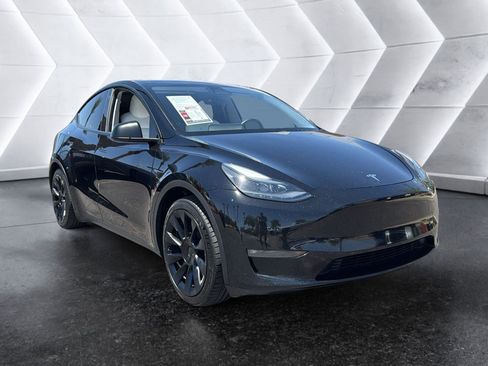 Used 2023 Tesla Model Y Long Range AWD/4WD image 1