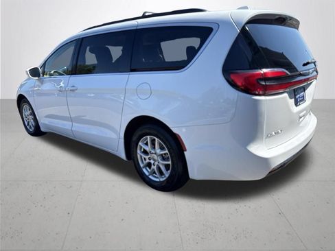 Used 2022 Chrysler Pacifica Touring-L FWD image 9