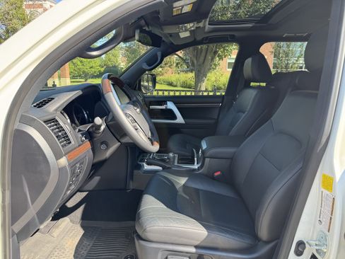 Used 2021 Toyota Land Cruiser Heritage Edition AWD/4WD image 10