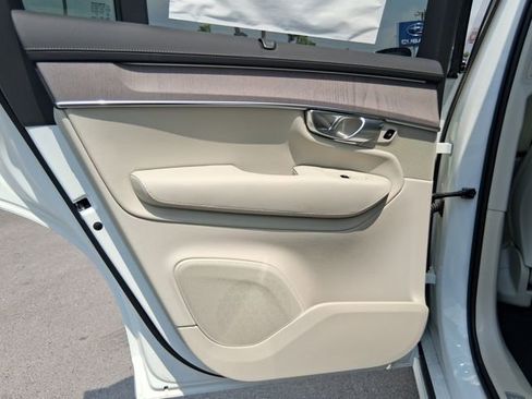 New 2026 Volvo XC90 T8 Ultra w/ Protection Package Premier AWD/4WD image 17