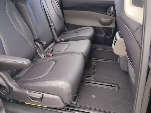 New 2026 Kia Carnival LXS FWD image 26