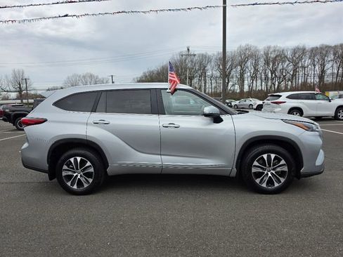 Used 2023 Toyota Highlander XLE image 8