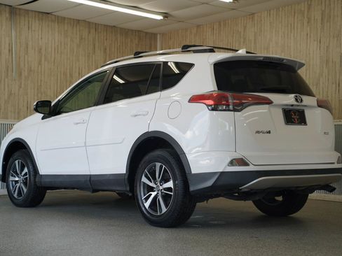 Used 2016 Toyota RAV4 XLE w/ Cargo Management Package FWD image 7