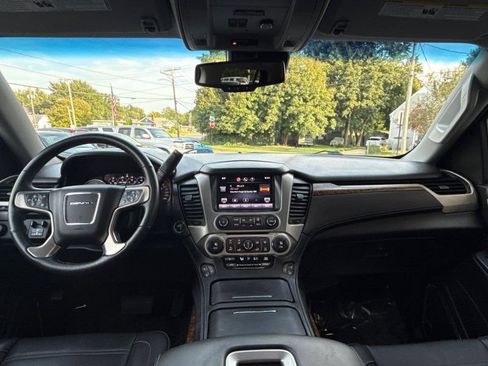 Used 2015 GMC Yukon Denali w/ Premium Package AWD/4WD image 16
