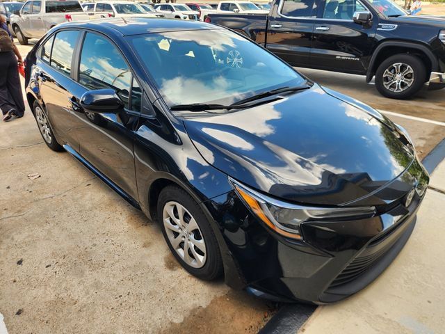 Used 2025 Toyota Corolla LE FWD image 1