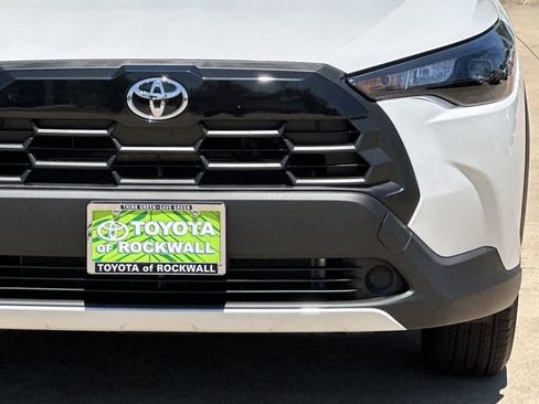 Used 2026 Toyota Corolla Cross LE FWD image 8