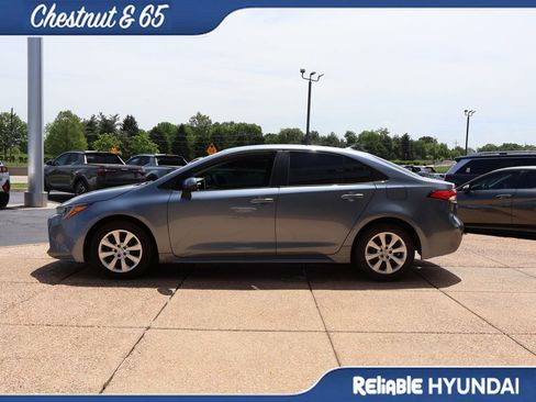 Used 2020 Toyota Corolla LE FWD image 3