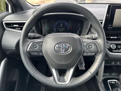 Certified 2024 Toyota Corolla Cross XSE image 12