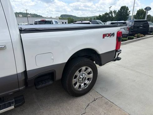 Used 2024 Ford F250 Lariat w/ Chrome Package AWD/4WD image 16