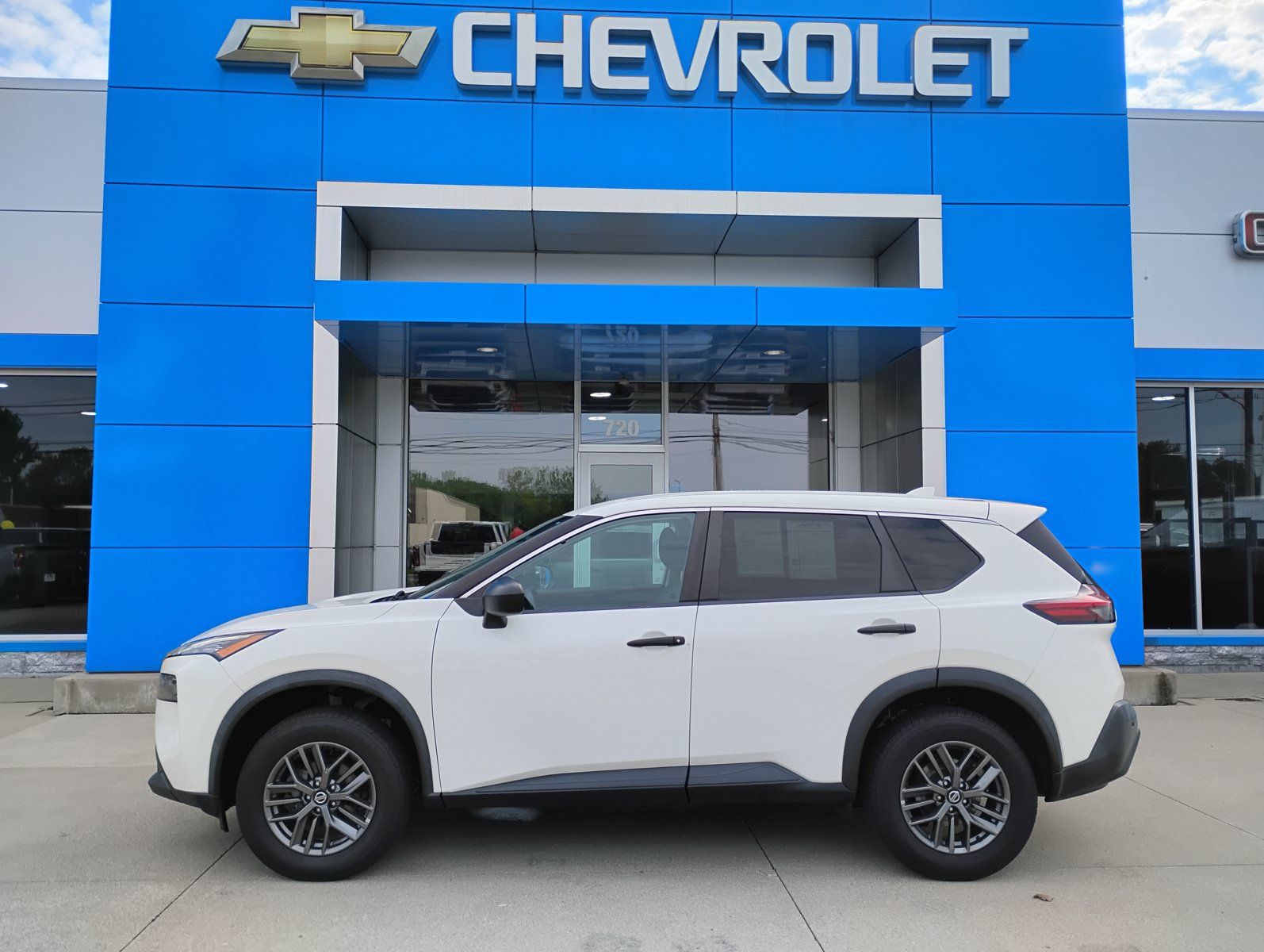 Used 2021 Nissan Rogue S AWD/4WD image 12