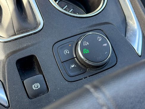 Used 2023 Chevrolet Traverse LT image 22