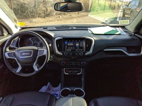 Used 2024 GMC Terrain SLT image 12