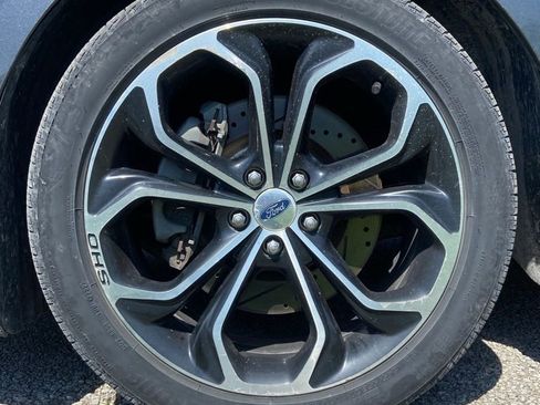 Used 2018 Ford Taurus SHO AWD/4WD image 9