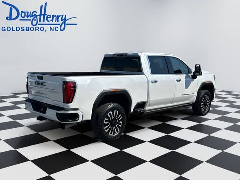 Used 2024 GMC Sierra 2500 Denali Ultimate AWD/4WD image 5