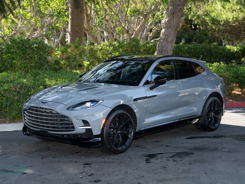 Used 2025 Aston Martin DBX 707 AWD/4WD image 2