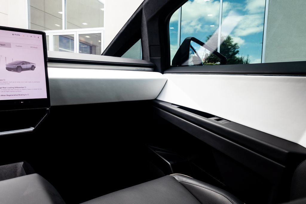Used 2024 Tesla Cybertruck AWD Crew Cab image 35