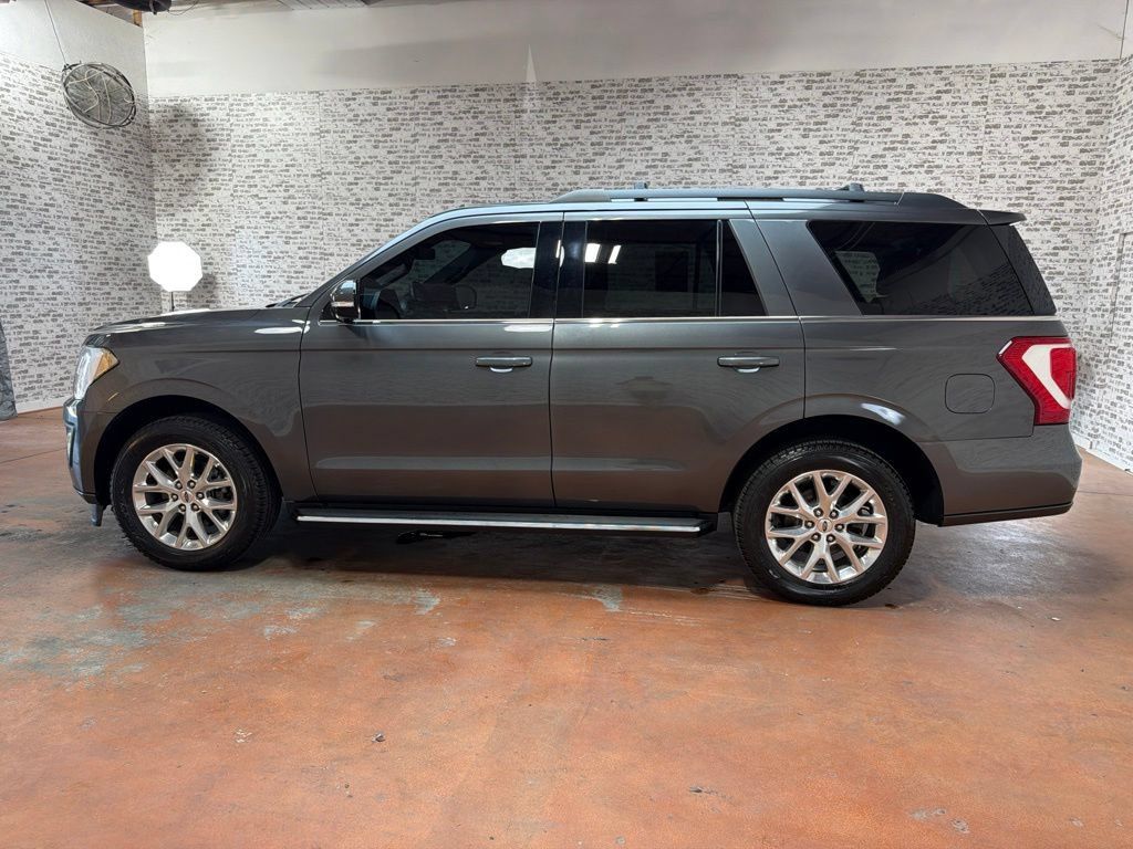 Used 2020 Ford Expedition XLT w/ Equipment Group 202A RWD image 4
