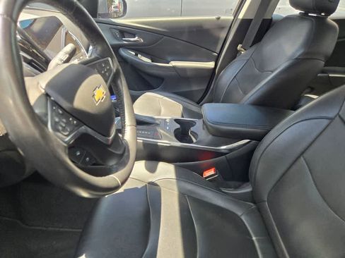 Used 2018 Chevrolet Volt Premier w/ Driver Confidence Package FWD image 8