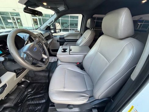 Used 2022 Ford F250 XL w/ Power Equipment Group image 4