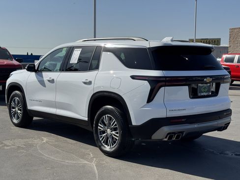 Certified 2025 Chevrolet Traverse LT image 3