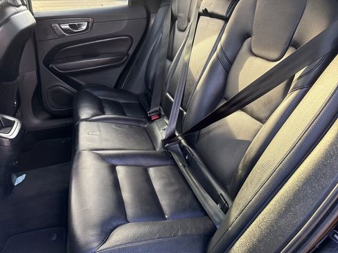 Used 2023 Volvo XC60 B5 Plus image 17