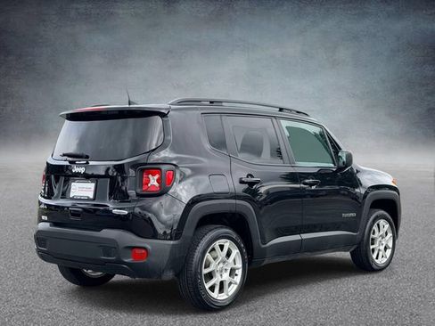 Used 2022 Jeep Renegade Latitude w/ Convenience Group AWD/4WD image 2