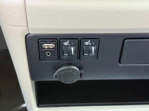Used 2017 Toyota Sienna XLE FWD image 29