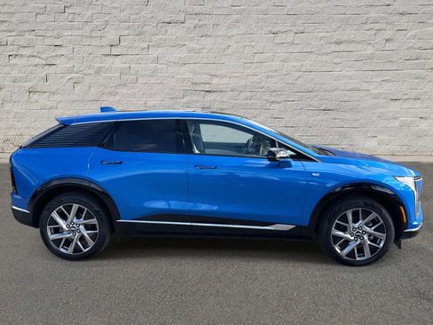 New 2026 Cadillac Optiq Luxury 1 image 4