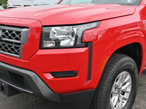 Certified 2024 Nissan Frontier SV image 12