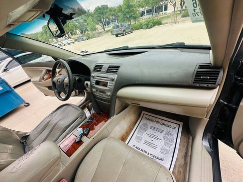 Used 2011 Toyota Camry XLE w/ XLE Extra-Value Pkg #2 FWD image 24