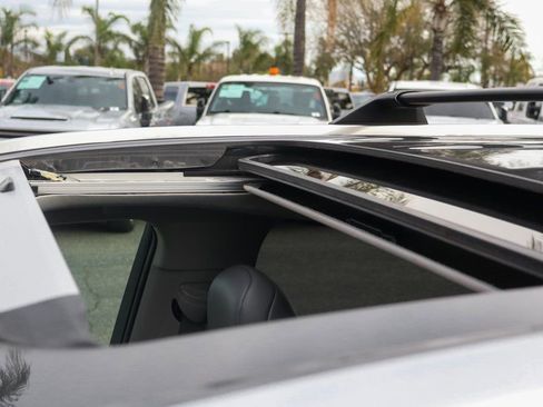 Used 2021 Toyota Highlander XLE image 25