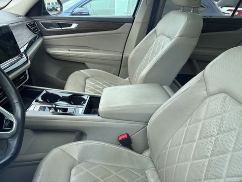 Used 2024 Volkswagen Atlas SEL Premium R-Line image 10