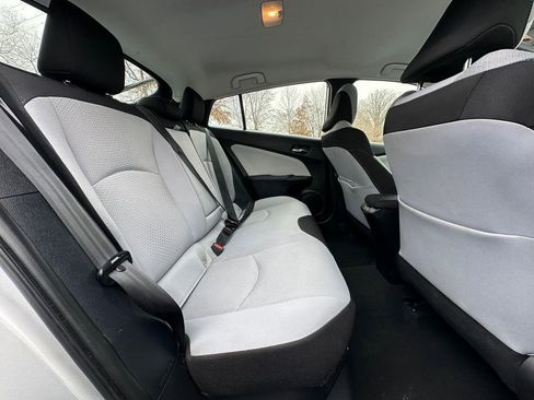 Used 2022 Toyota Prius LE image 10