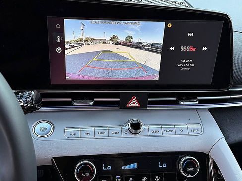 Certified 2025 Hyundai Elantra Limited FWD image 14
