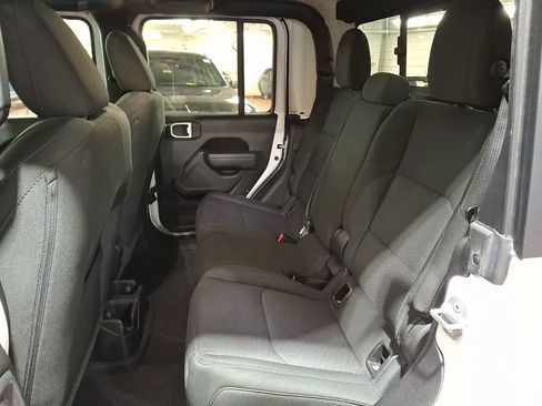 Used 2022 Jeep Gladiator Willys image 8