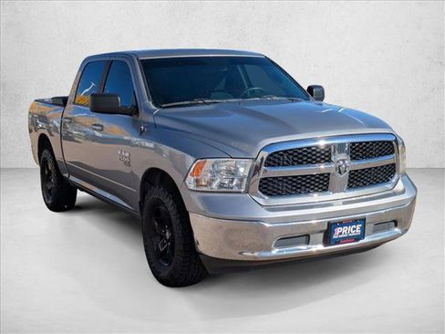 Used 2021 RAM 1500 Classic SLT image 3