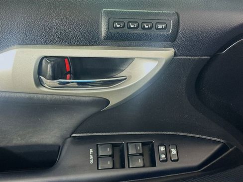 Used 2011 Lexus CT 200h image 18